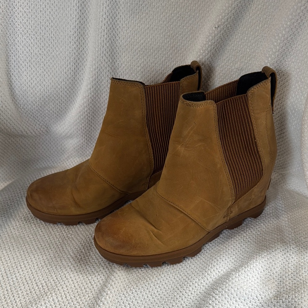 Sorel wedge ankle boots. Great condition.